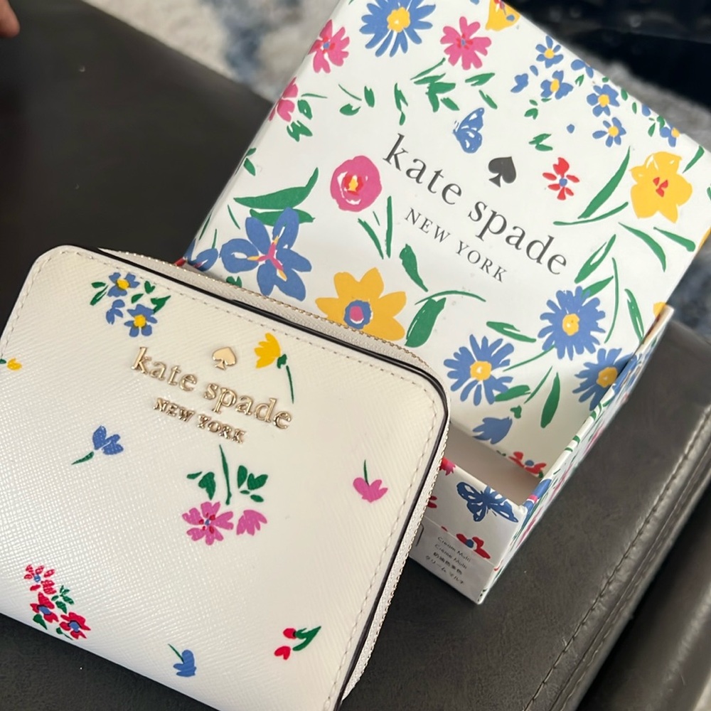Kate Spade zip around wallet, crème multi brand new with tags and original box